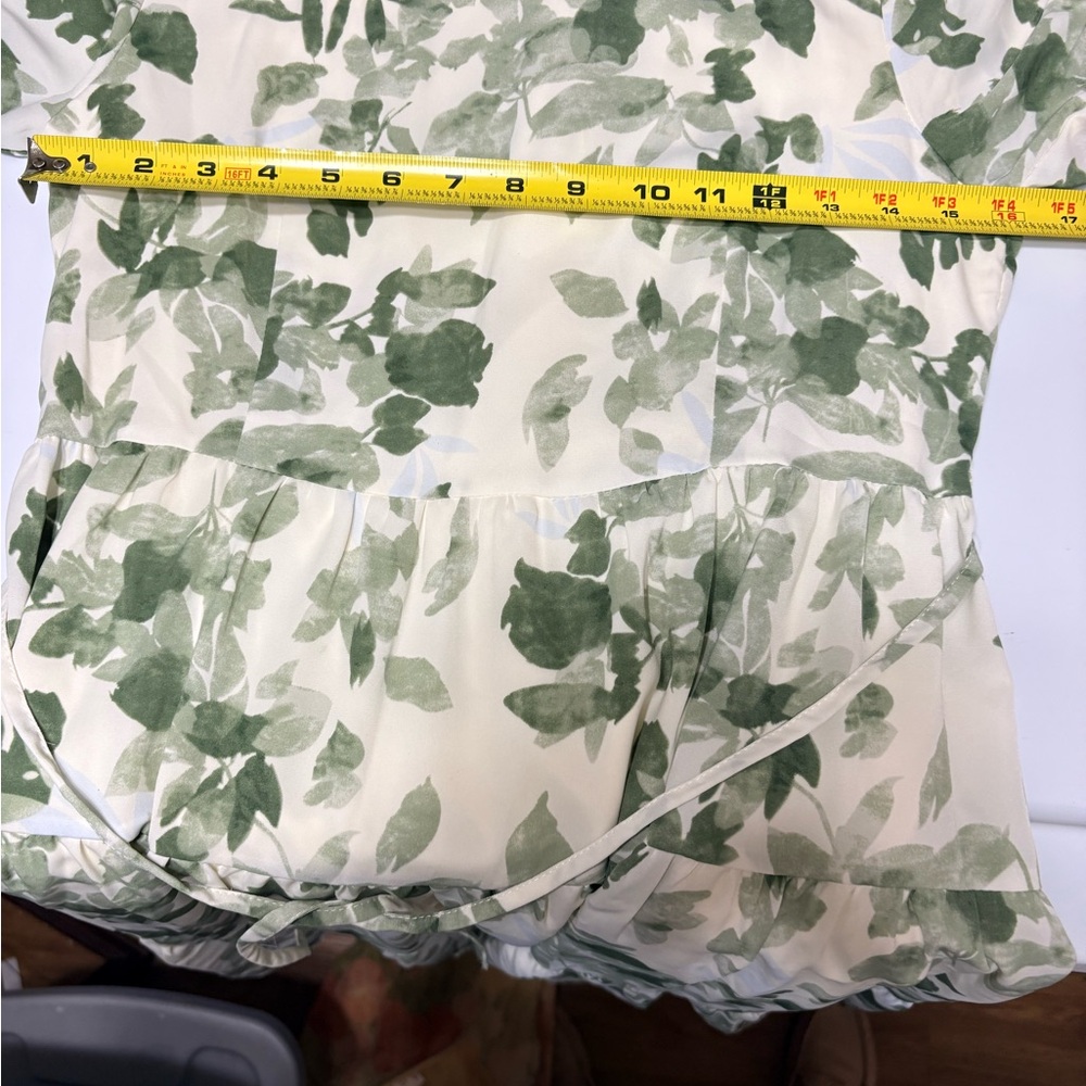 White and green floral print short-sleeve tiered midi dress with a tie belt - Picture 5 of 10